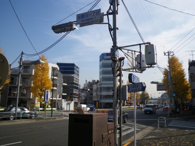 環八通り 多摩川一丁目交差点で多摩堤通りと交差